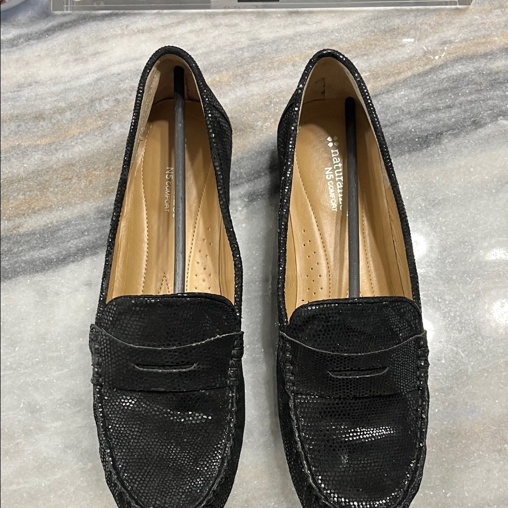 Naturalizer Women's Black Textured Loafers